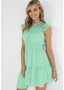 Zielona Koronkowa Sukienka Mini z Gumką w Pasie i Falbanką Difro ze sklepu Born2be Odzież w kategorii Sukienki - zdjęcie 156272999