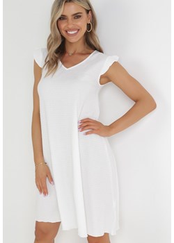 Biała Trapezowa Sukienka Midi z Falbankami przy Ramionach z Tłoczonej Tkaniny Karilena ze sklepu Born2be Odzież w kategorii Sukienki - zdjęcie 156273097