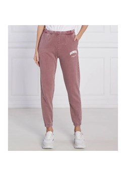 GUESS ACTIVE Spodnie dresowe BRYONY | Regular Fit ze sklepu Gomez Fashion Store w kategorii Spodnie damskie - zdjęcie 156675045