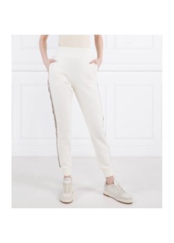 GUESS ACTIVE Spodnie dresowe BRITNEY | Regular Fit ze sklepu Gomez Fashion Store w kategorii Spodnie damskie - zdjęcie 156683487