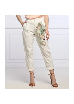 GUESS JEANS Spodnie cygaretki CANDIS | Slim Fit ze sklepu Gomez Fashion Store w kategorii Spodnie damskie - zdjęcie 156684238