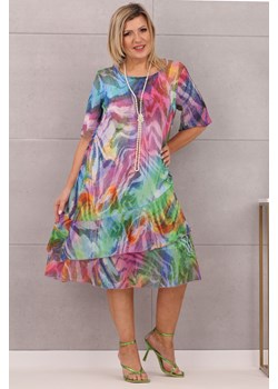 Zwiewna sukienka z falbankami wzory kolorowa - 46 ze sklepu femimoda.pl w kategorii Sukienki - zdjęcie 156689879