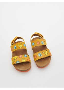 Reserved - Kolorowe sandały Pokémon - musztardowy ze sklepu Reserved w kategorii Sandały dziecięce - zdjęcie 156698636