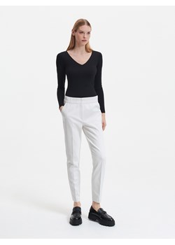 Reserved - Spodnie z kantem - złamana biel ze sklepu Reserved w kategorii Spodnie damskie - zdjęcie 156698658