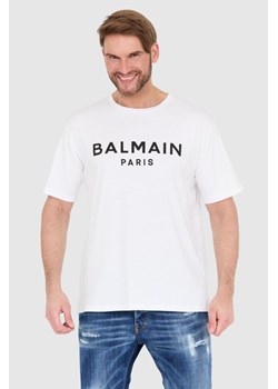BALMAIN - Biały t-shirt męski z drukowanym czarnym logo ze sklepu outfit.pl w kategorii T-shirty męskie - zdjęcie 156838566