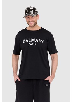 BALMAIN - Czarny t-shirt męski z drukowanym białym logo ze sklepu outfit.pl w kategorii T-shirty męskie - zdjęcie 156838568
