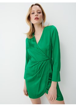 Mohito - Zielona sukienka mini z kopertowym dekoltem - Zielony ze sklepu Mohito w kategorii Sukienki - zdjęcie 156847716