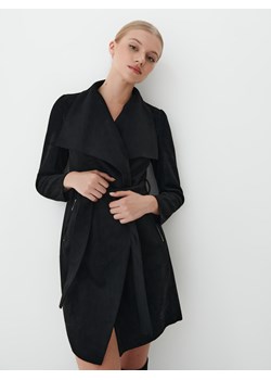 Mohito - Czarny płaszcz z wiązaniem - Czarny ze sklepu Mohito w kategorii Płaszcze damskie - zdjęcie 156850307