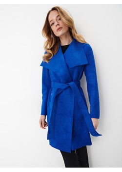 Mohito - Niebieski płaszcz z wiązaniem - Niebieski ze sklepu Mohito w kategorii Płaszcze damskie - zdjęcie 156853499