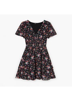 Cropp - Czarna sukienka mini w kwiaty - czarny ze sklepu Cropp w kategorii Sukienki - zdjęcie 156855708