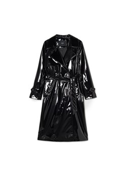 Cropp - Czarny płaszcz z połyskiem - Czarny ze sklepu Cropp w kategorii Płaszcze damskie - zdjęcie 156855736