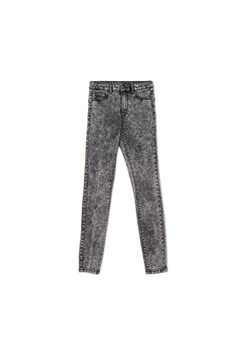 Cropp - Szare jeansy push up - Szary ze sklepu Cropp w kategorii Jeansy damskie - zdjęcie 156855865
