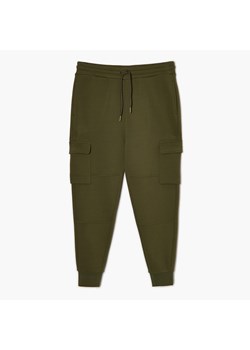 Cropp - Ciemnozielone joggery dresowe z kieszeniami cargo - Khaki ze sklepu Cropp w kategorii Spodnie męskie - zdjęcie 156856265