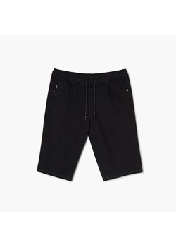Cropp - Czarne szorty jeansowe jogger - czarny ze sklepu Cropp w kategorii Spodenki męskie - zdjęcie 156856328