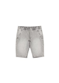Cropp - Szare szorty jeansowe z efektem acid wash - jasny szary ze sklepu Cropp w kategorii Spodenki męskie - zdjęcie 156856329