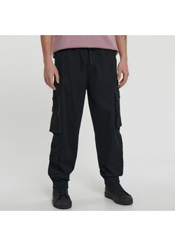 Cropp - Czarne joggery cargo - Czarny ze sklepu Cropp w kategorii Spodnie męskie - zdjęcie 156856608