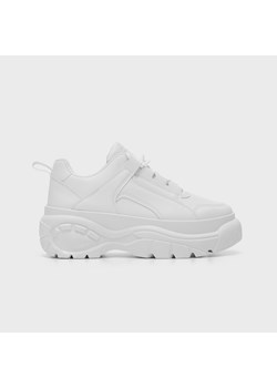 Białe sneakersy z imitacji skóry na grubej podeszwie - Biały ze sklepu House w kategorii Buty sportowe damskie - zdjęcie 156857659