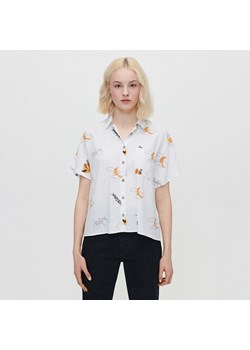 Luźna koszula z krótkim rękawem i nadrukami biała - Wielobarwny ze sklepu House w kategorii Koszule damskie - zdjęcie 156860099