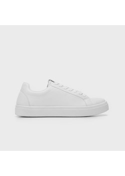Sneakersy z białej imitacji skóry - Biały ze sklepu House w kategorii Trampki męskie - zdjęcie 156860878