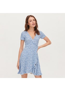 Wzorzysta sukienka kopertowa błękitna - Wielobarwny ze sklepu House w kategorii Sukienki - zdjęcie 156864037