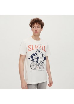 Luźna koszulka z nadrukiem Slay All kremowa - Kremowy ze sklepu House w kategorii T-shirty męskie - zdjęcie 156864397