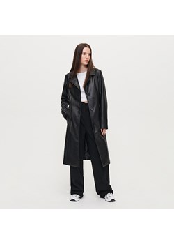 Czarny płaszcz z paskiem z imitacji skóry - Czarny ze sklepu House w kategorii Płaszcze damskie - zdjęcie 156866519