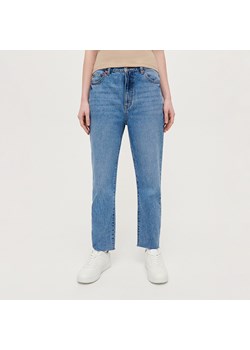 Jeansy mom slim fit z efektem sprania niebieskie - Granatowy ze sklepu House w kategorii Jeansy damskie - zdjęcie 156867028