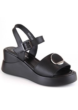 Skórzane sandały damskie na koturnie czarne Filippo DS4411 ze sklepu ButyModne.pl w kategorii Sandały damskie - zdjęcie 156893227