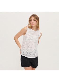 Biała bluzka z ażurowymi zdobieniami - Biały ze sklepu House w kategorii Bluzki damskie - zdjęcie 156935815