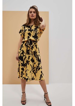 Wiskozowa sukienka z roślinnym wzorem ze sklepu Moodo.pl w kategorii Sukienki - zdjęcie 156944879