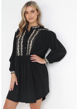 Czarna Pudełkowa Sukienka Mini z Ozdobnym Haftem Rosenwyn ze sklepu Born2be Odzież w kategorii Sukienki - zdjęcie 157024927