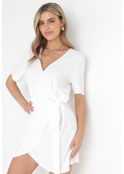 Biała Kopertowa Sukienka z Wiązaniem Paylen ze sklepu Born2be Odzież w kategorii Sukienki - zdjęcie 157025027