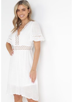 Biała Rozkloszowana Sukienka Mini z Koronkowymi Wstawkami i Gumkami w Pasie Jolen ze sklepu Born2be Odzież w kategorii Sukienki - zdjęcie 157025099
