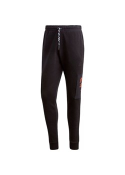 Spodnie dresowe męskie Essentials BrandLove Fleece Adidas ze sklepu SPORT-SHOP.pl w kategorii Spodnie męskie - zdjęcie 157038587