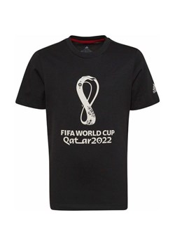 Koszulka juniorska FIFA World Cup 2022 Official Emblem Tee Adidas ze sklepu SPORT-SHOP.pl w kategorii Bluzki dziewczęce - zdjęcie 157038635