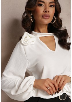 Biała Bluzka z Ozdobnym Kwiatem Tolna ze sklepu Renee odzież w kategorii Bluzki damskie - zdjęcie 157083356