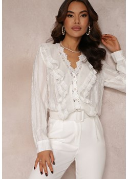 Biała Koszula z Koronką Falbankami i Perłowymi Guzikami Wildberg ze sklepu Renee odzież w kategorii Koszule damskie - zdjęcie 157084275