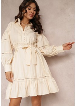Beżowa Koszulowa Sukienka z Perłowymi Guzikami i Koronkowymi Wstawkami Shyanne ze sklepu Renee odzież w kategorii Sukienki - zdjęcie 157085577