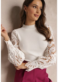 Biały Prążkowany Sweter z Ozdobnymi Rękawami Philomina ze sklepu Renee odzież w kategorii Swetry damskie - zdjęcie 157087156