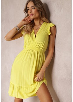 Żółta Kopertowa Sukienka z Gumką w Pasie i Falbankami Nairria ze sklepu Renee odzież w kategorii Sukienki - zdjęcie 157096498
