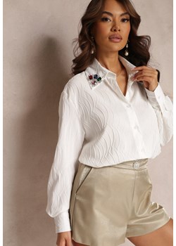Biała Koszula z Ozdobnymi Kryształkami na Kołnierzyku Savila ze sklepu Renee odzież w kategorii Koszule damskie - zdjęcie 157109309