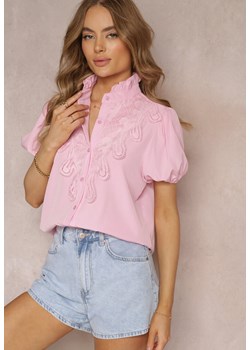 Różowa Koszula z Koronkowymi Wstawkami i Ozdobną Stójką Evanore ze sklepu Renee odzież w kategorii Koszule damskie - zdjęcie 157120059