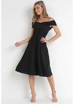 Czarna Taliowana Sukienka Rozkloszowana Magdelin ze sklepu Born2be Odzież w kategorii Sukienki - zdjęcie 157230469
