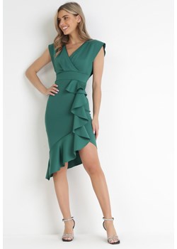 Zielona Kopertowa Sukienka Midi z Asymetrycznym Dołem z Falbanką Sarane ze sklepu Born2be Odzież w kategorii Sukienki - zdjęcie 157230479