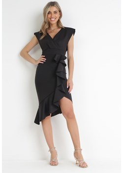Czarna Kopertowa Sukienka Midi z Asymetrycznym Dołem z Falbanką Sarane ze sklepu Born2be Odzież w kategorii Sukienki - zdjęcie 157230489