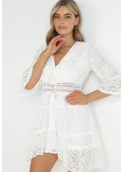 Biała Haftowana Sukienka Mini z Koronką i Przedłużanym Tyłem Azalaya ze sklepu Born2be Odzież w kategorii Sukienki - zdjęcie 157233485