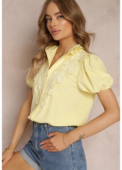 Żółta Koszula z Koronkowymi Wstawkami i Ozdobną Stójką Evanore ze sklepu Renee odzież w kategorii Koszule damskie - zdjęcie 157233778