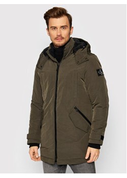 Calvin Klein Jeans Parka J30J318651 Zielony Relaxed Fit ze sklepu MODIVO w kategorii Parki męskie - zdjęcie 157245765