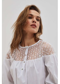 Koszula z ażurowym dekoltem ze sklepu Moodo.pl w kategorii Bluzki damskie - zdjęcie 157260176