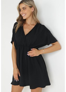 Czarna Rozkloszowana Sukienka Mini z Gumką w Pasie i Marszczeniami Enzlie ze sklepu Born2be Odzież w kategorii Sukienki - zdjęcie 157267657